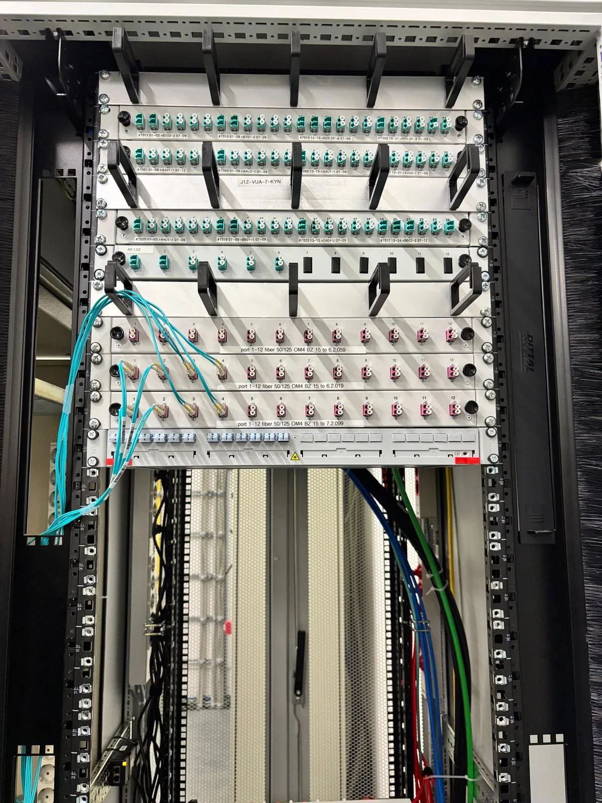 Fiber patch panel inside a rack installation