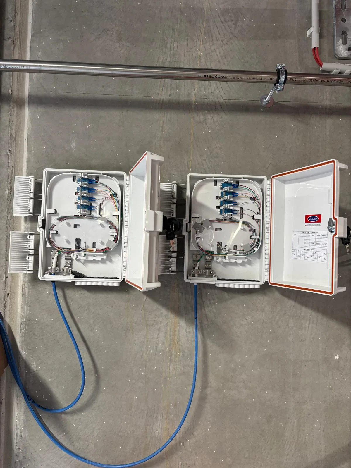 Open fiber wall box with pigtails and clean fiber routing